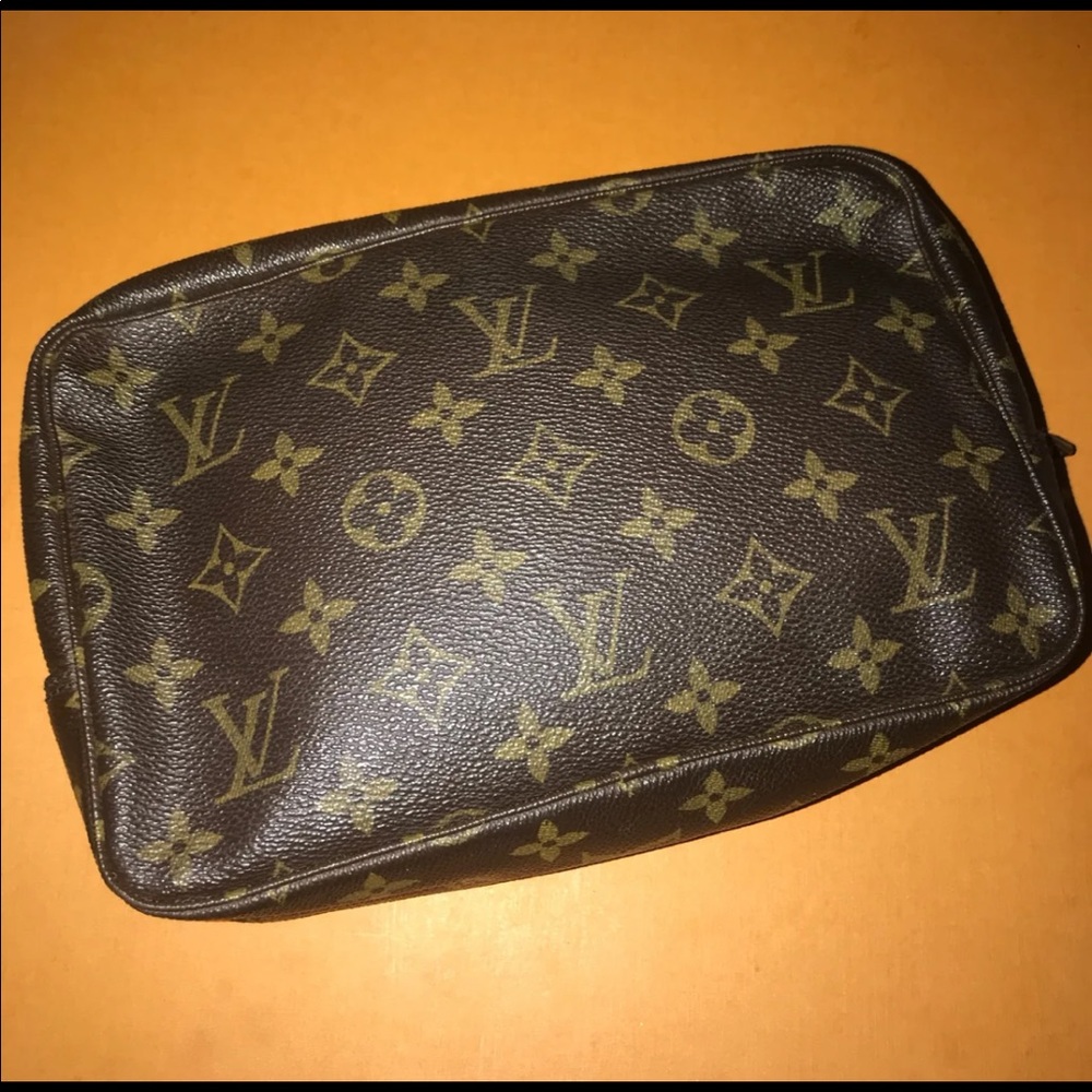 ❌ SOLD ❌ Authentic Louis Vuitton Monogram Toilette 23 - Picture 2 of 13